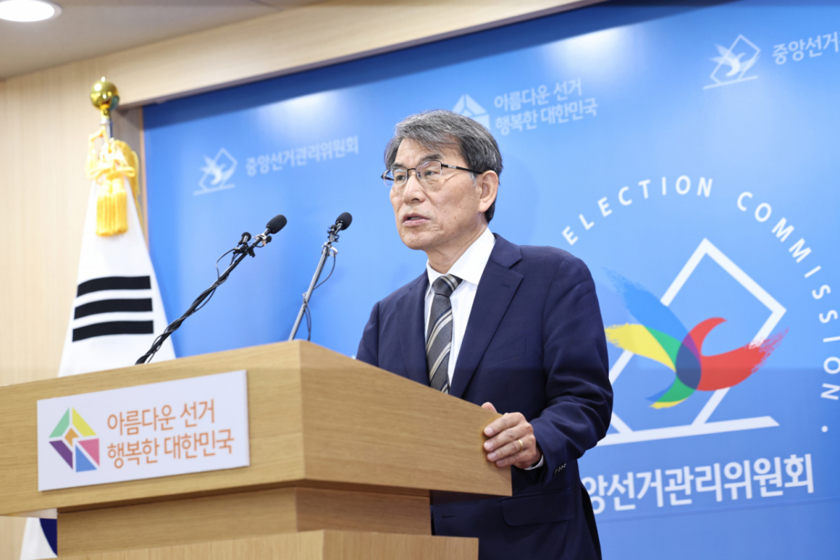 (서울=뉴스1) 구윤성 기자 = 노태악 중앙선거관리위원장이 5일 오후 경기 과천 중앙선관위에서 ‘투표용지 부족 사태’ 관련 대국민 사과를 하고 있다. 2026.6.5/뉴스1 Copyright © 뉴스1. All rights reserved. 무단 전재 및 재배포, AI학습 이용 금지. /사진=(서울=뉴스1) 구윤성 기자