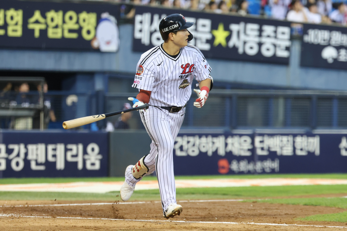 LG 트윈스 문정빈의 21일 잠실 두산 베어스전 활약 모습. /사진=LG 트윈스 제공