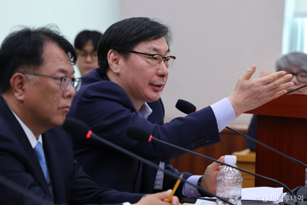 이화영 전 경기도 평화부지사가 14일 서울 여의도 국회 윤석열정권정치검찰조작기소의혹사건진상규명국정조사특별위원회에서 열린 쌍방울 대북송금 조작기소 의혹 사건 청문회에서 발언을 하고 있다./사진=머니투데이 DB