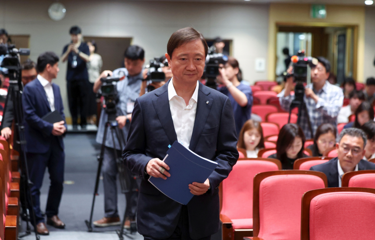 이찬진 금융감독원장이 22일 서울 여의도 금융감독원에서 열린 정례 기자간담회에 입장하고 있다. /사진=뉴시스