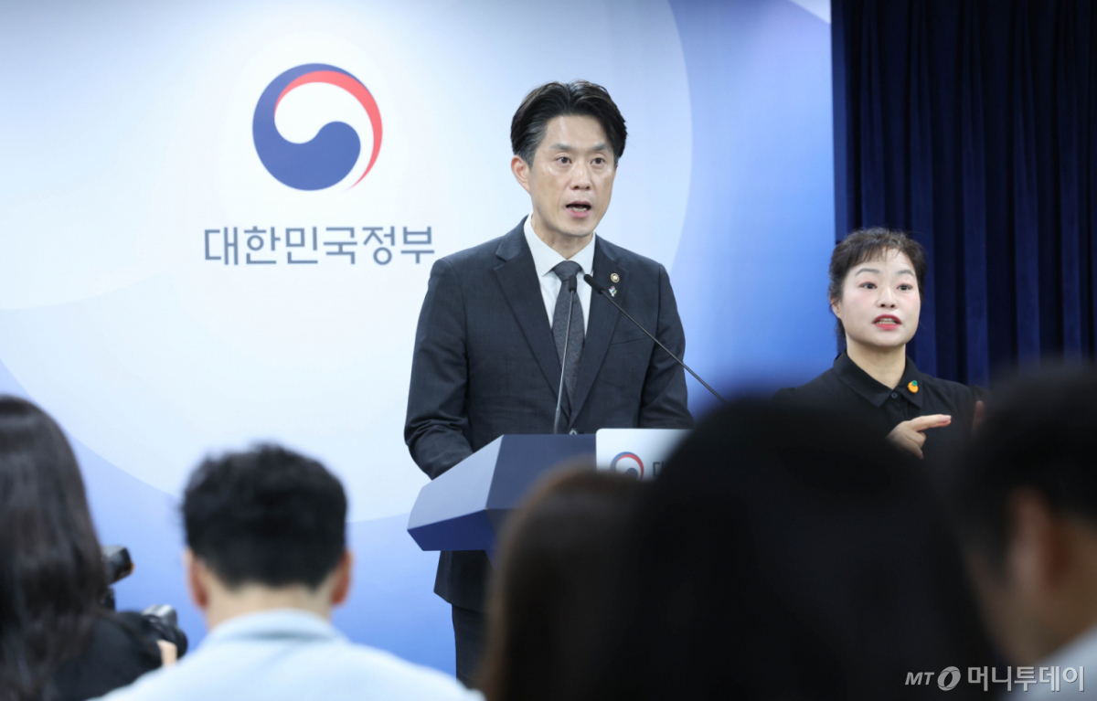 노용석 중소벤처기업부 1차관이 22일 오후 서울 종로구 정부서울청사에서 '모두의 창업' 합격자 5000명의 개인정보와 창업 아이디어가 유출된 사고와 관련, 진행 현황 및 향후 운영 방향을 발표하고 있다.