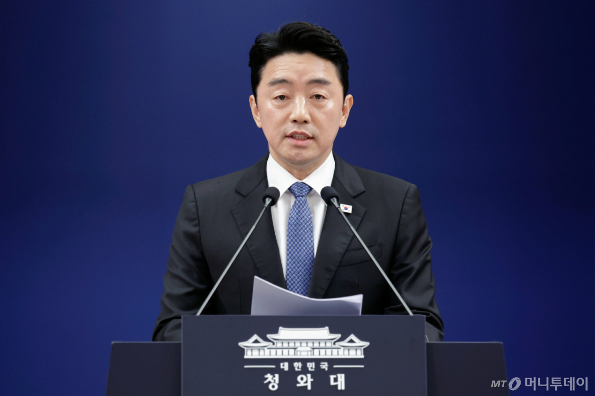 (서울=뉴스1) 허경 기자 = 강훈식 대통령 비서실장이 7일 청와대 춘추관에서 한성숙 중소벤처기업부 장관의 국무총리 지명 관련 브리핑을 하고 있다. 2026.6.7/뉴스1  Copyright © 뉴스1. All rights reserved. 무단 전재 및 재배포,  AI학습 이용 금지. /사진=(서울=뉴스1) 허경 기자