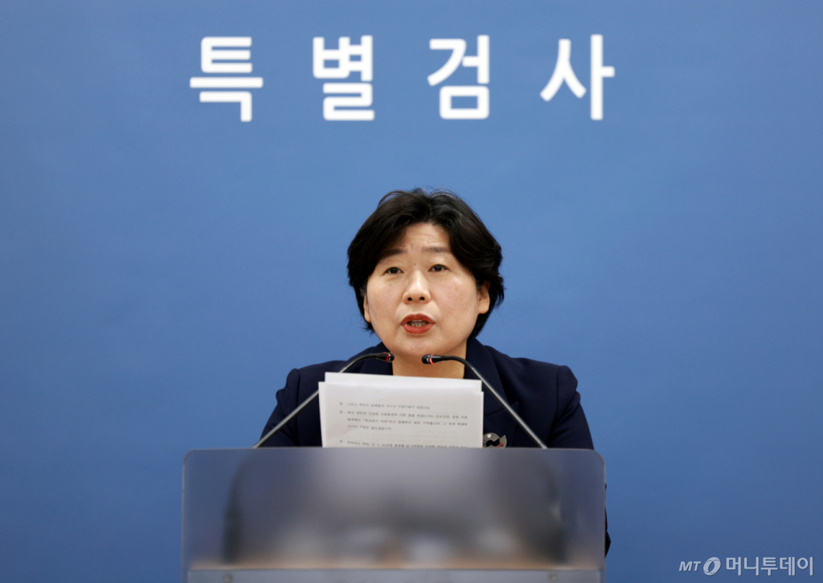(서울=뉴스1) 이호윤 기자 = 12·3 비상계엄 관련 내란·외환 사건을 수사하는 내란특검팀 박지영 특검보가 7일 서울 서초구 서울고등검찰청에 마련된 내란특검 사무실에서 브리핑을 하고 있다. 2025.12.7/뉴스1 Copyright © 뉴스1. All rights reserved. 무단 전재 및 재배포, AI학습 이용 금지. /사진=(서울=뉴스1) 이호윤 기자