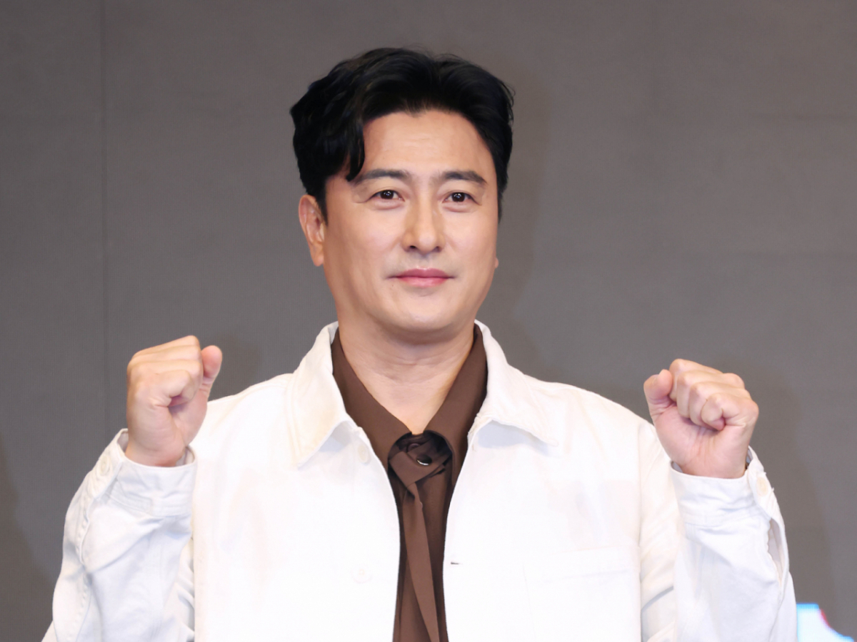 축구선수 출신 방송인 안정환이 지난 5월 서울 구로구 더 링크 호텔에서 진행된 숏폼 플랫폼 틱톡(TikTok)의 국내 첫 오리지널 예능 프로그램 '티키티키 타카타카 토크토크쇼' 제작발표회에 참석해 포즈를 취하고 있다. /사진=스타뉴스