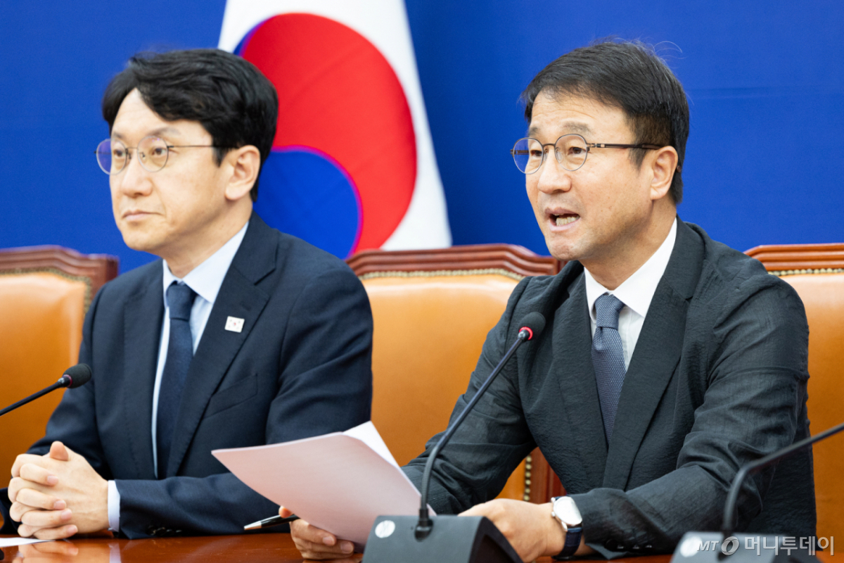 (서울=뉴스1) 유승관 기자 = 한병도 더불어민주당 원내대표가 23일 서울 여의도 국회에서 열린 원내대책회의에서 모두 발언을 하고 있다. 2026.6.23/뉴스1 Copyright © 뉴스1. All rights reserved. 무단 전재 및 재배포, AI학습 이용 금지. /사진=(서울=뉴스1) 유승관 기자