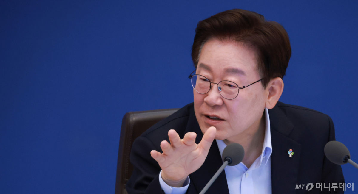 (서울=뉴스1) 허경 기자 = 이재명 대통령이 23일 청와대에서 열린 국무회의 겸 비상경제점검회의에서 발언하고 있다. (청와대통신사진기자단) 2026.6.23/뉴스1 Copyright © 뉴스1. All rights reserved. 무단 전재 및 재배포, AI학습 이용 금지. /사진=(서울=뉴스1) 허경 기자