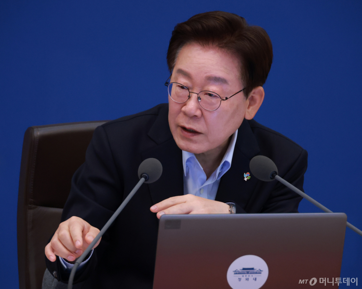 (서울=뉴스1) 허경 기자 = 이재명 대통령이 23일 청와대에서 열린 국무회의 겸 비상경제점검회의에서 발언하고 있다. (청와대통신사진기자단) 2026.6.23/뉴스1 Copyright © 뉴스1. All rights reserved. 무단 전재 및 재배포, AI학습 이용 금지. /사진=(서울=뉴스1) 허경 기자
