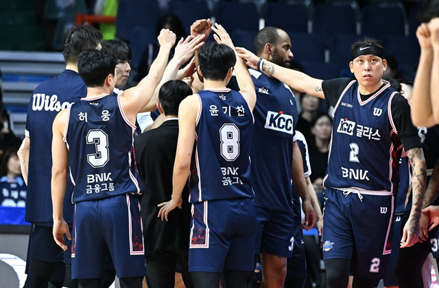 부산 KCC 선수단. /사진=KBL 제공