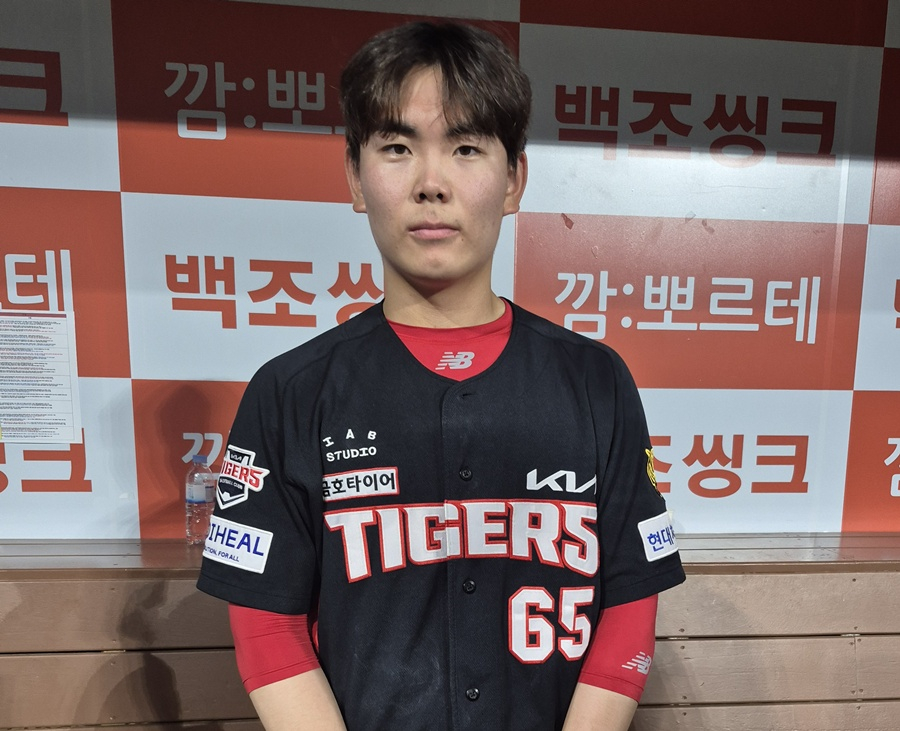 성영탁이 23일 키움전 후 인터뷰를 하고 있다. /사진=신화섭 기자