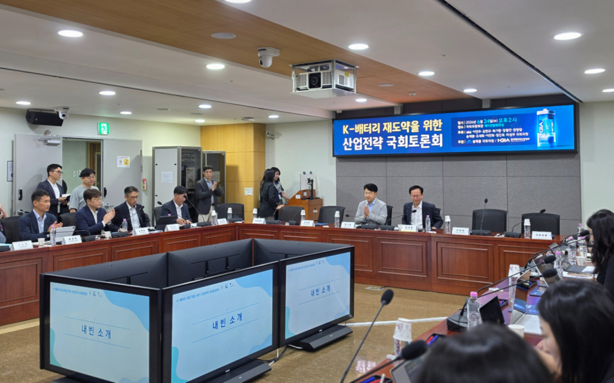 24일 서울 여의도 국회의원회관에서 'K배터리 재도약을 위한 산업전략 국회토론회'가 열리고 있다/사진=김지현 기자