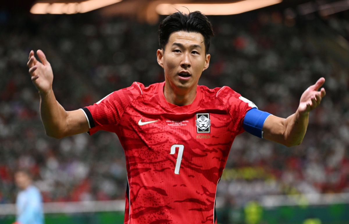 2026 북중미월드컵 A조 예선 대한민국-체코전이 12일(한국 시간) 멕시코 과달라하라 에스타디오 아크론에서 열렸다.  손흥민이 관중석에 환호을 유도하고 있다.  /사진=김진경 대기자