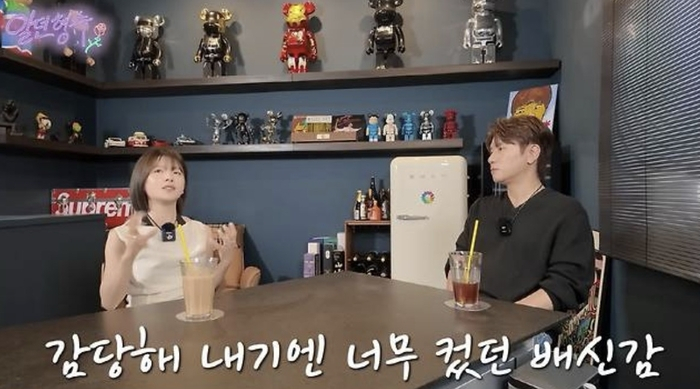 이혼 후 가장 힘들었던 점으로는 대중의 시선을 꼽았다. 벤은 "임신 소식을 알리며 '순산하고 오겠다'고 인사했는데 이후 이혼을 하게 됐다. 사람들이 나를 어떻게 볼지 너무 두려웠다. 몸이 떨릴 정도였다"며 "선택에 대한 후회는 없었지만 싱글맘으로 돌아오는 내 모습이 우스워 보이지 않을까 걱정했다"고 밝혔다.  그러면서 "이혼은 잘못이 아니라 더 나은 삶을 위한 선택일 수 있다"며 "연예인이든 일반인이든 이혼한 사람들이 죄인처럼 살아가지 않았으면 좋겠다"고 강조했다. /사진=케이윌 유튜브 채널 캡처
