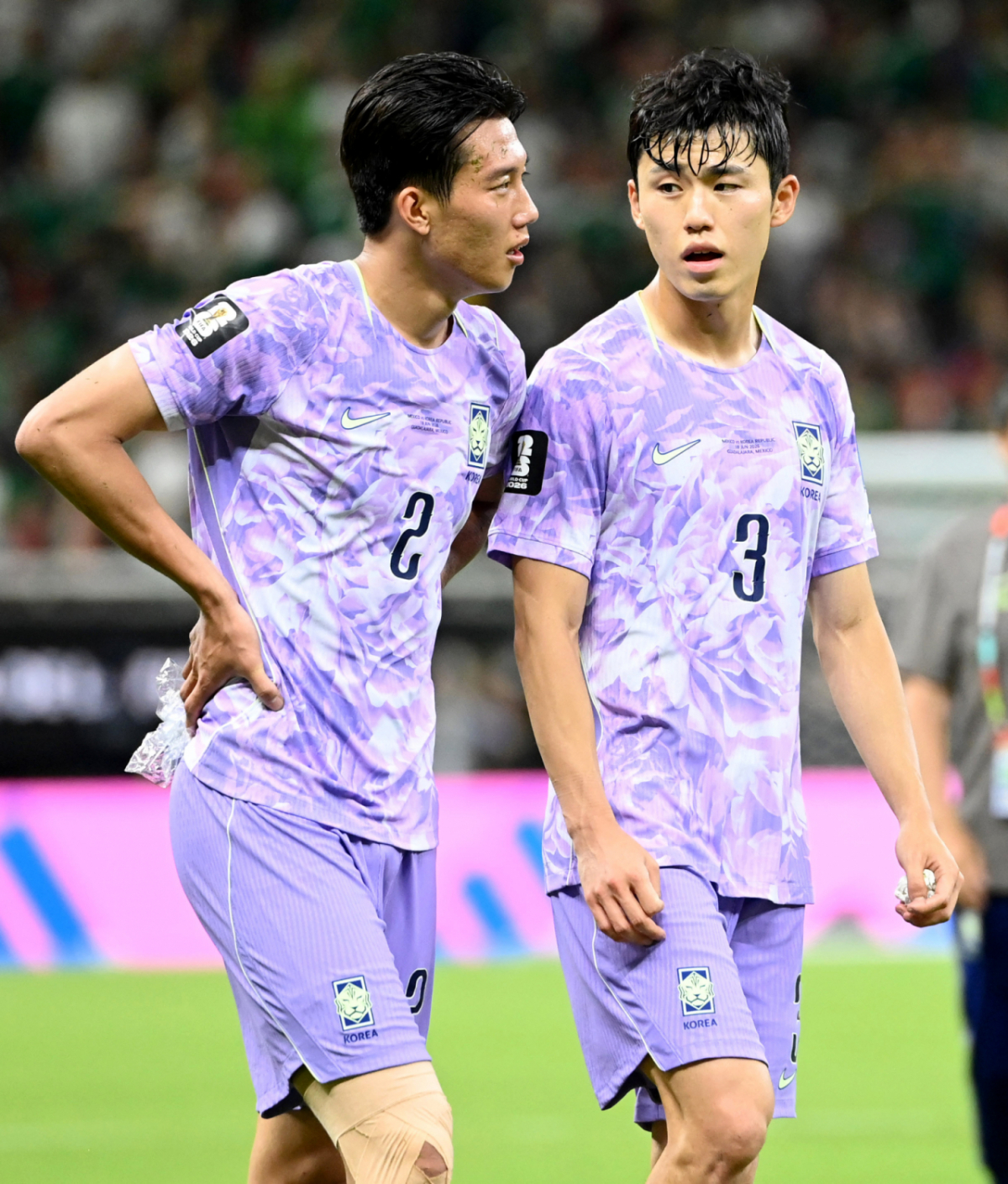 2026 북중미월드컵 A조 예선 대한민국 대 멕시코 경기가 19일(한국 시간) 멕시코 과달라하라 에스타디오 아크론에서 열렸다.이한범과 이기혁이 멕시코에 0-1로 패한후 아쉬워하고 있다.  2026.06.19. /사진=김진경 kim.jinkyung@