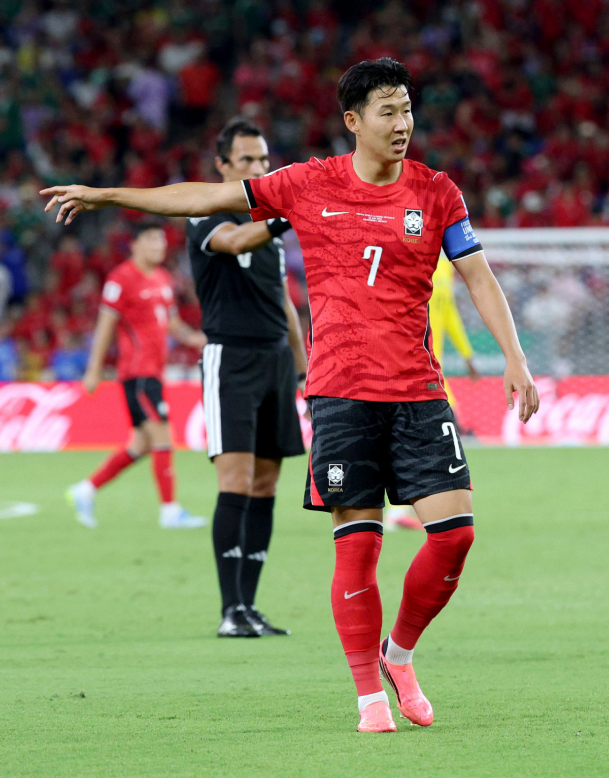 2026 북중미월드컵 A조 3차예선 대한민국 대 남아공 경기가 25일(한국시간) 멕시코 몬테레이 에스타디오 BBVA에서 열렸다.후반전  교체출전한 손흥민. 2026.06.24.  2026 북중미월드컵 A조 3차예선 대한민국 대 남아공 경기가 25일(한국시간) 멕시코 몬테레이 에스타디오 BBVA에서 열렸다.후반전  교체출전한 손흥민. 2026.06.24. /사진=김진경 kim.jinkyung@