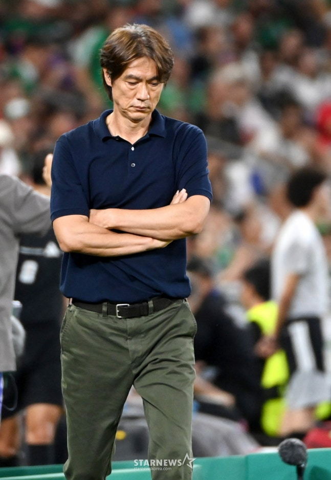 후반전 손흥민 카드 꺼낸 홍명보 감독. /사진=김진경 대기자.