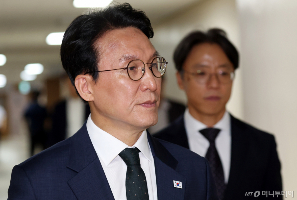 (서울=뉴스1) 김명섭 기자 = 김민석 국무총리가 25일 서울 종로구 세종대로 정부서울청사에서 정부의 검찰개혁 방향 관련 브리핑을 하기 위해 이동하고 있다.  2026.6.25/뉴스1  Copyright © 뉴스1. All rights reserved. 무단 전재 및 재배포,  AI학습 이용 금지. /사진=(서울=뉴스1) 김명섭 기자