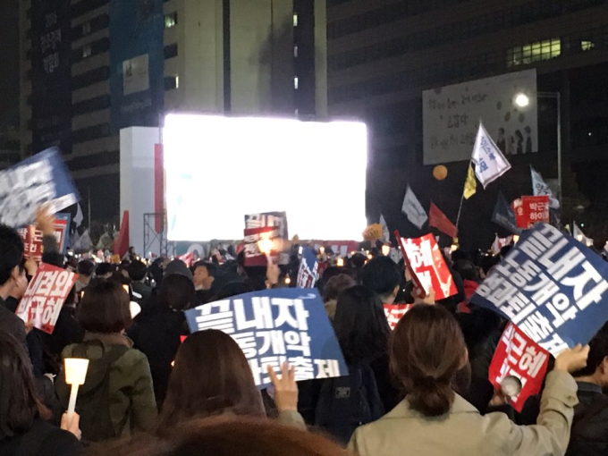 30대 최모씨는 10년 전인 2016년 서울 광화문에서 열린 박근혜 전 대통령 탄핵 집회에 참여했다. /사진=최모씨 제공