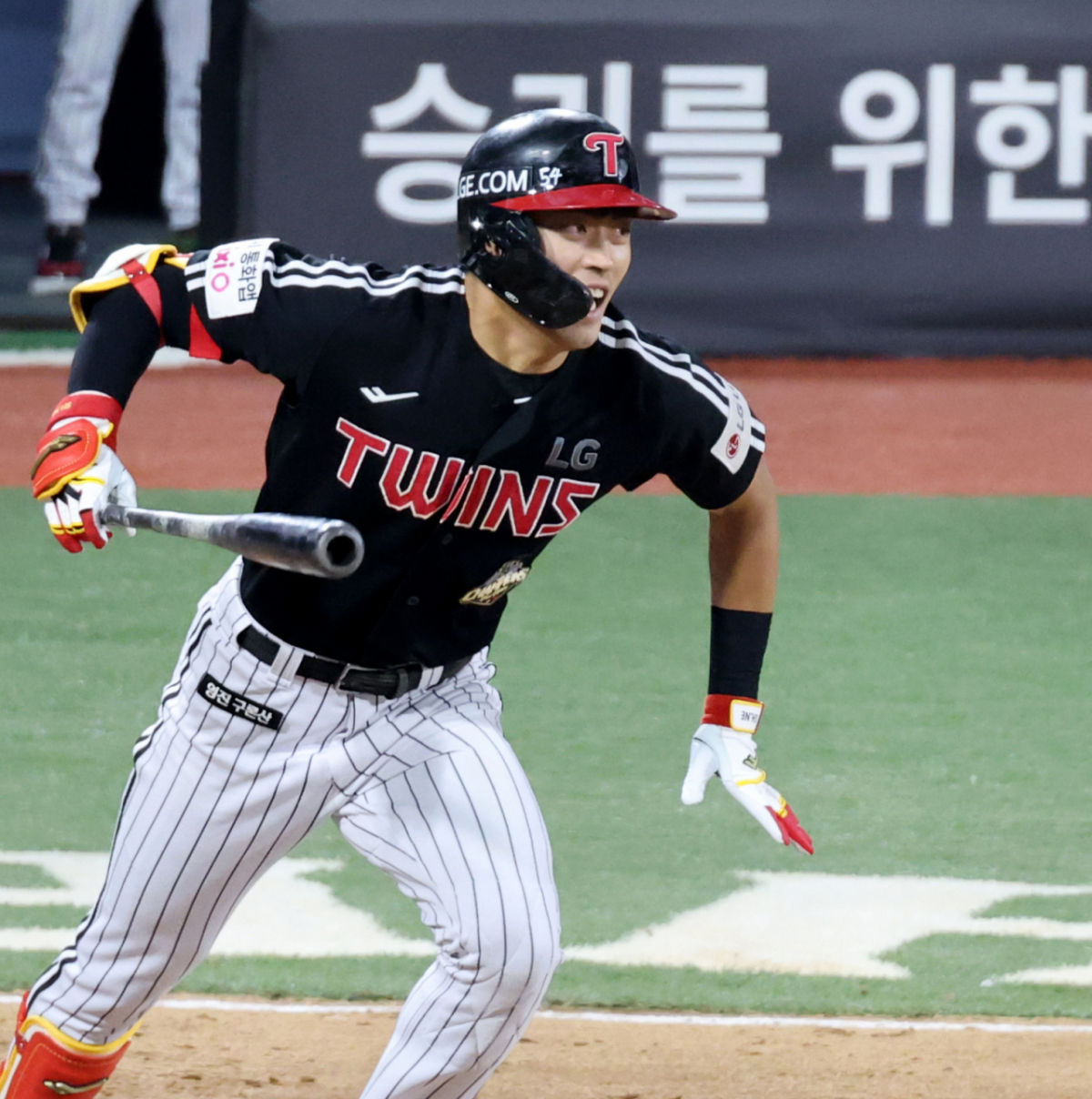 LG 천성호가 1루로 전력질주하고 있다. /사진=강영조 선임기자
