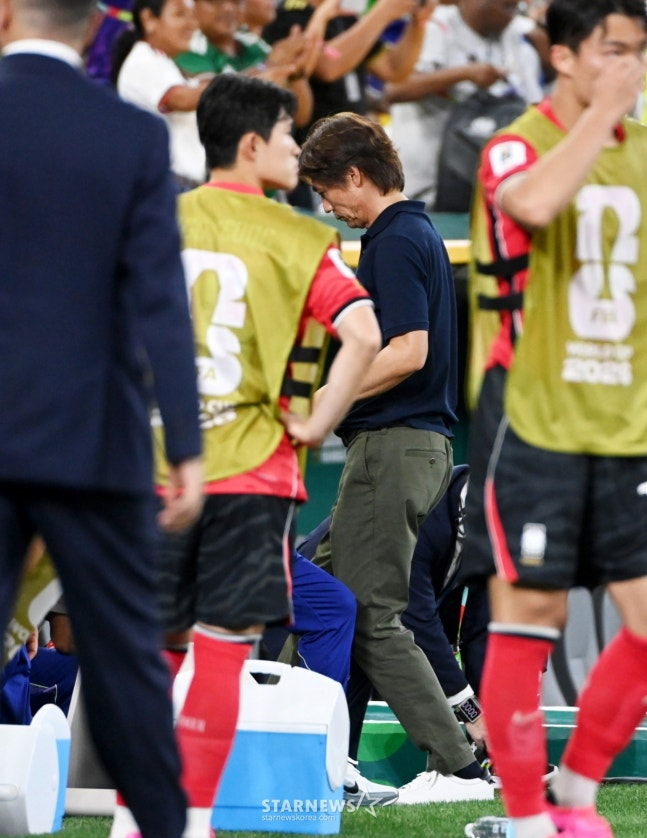 홍명보 한국 축구대표팀 감독(가운데). /사진=김진경 대기자