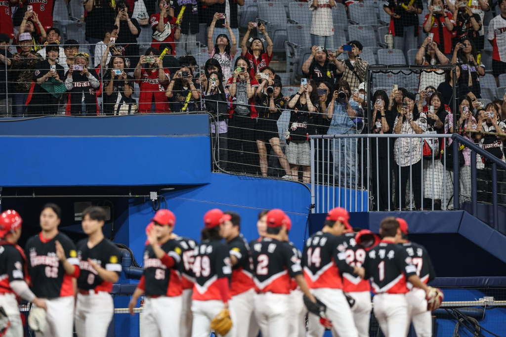 25일 고척 키움 히어로즈전 승리 후 기뻐하는 KIA 타이거즈 선수단. /사진=KIA 타이거즈 제공