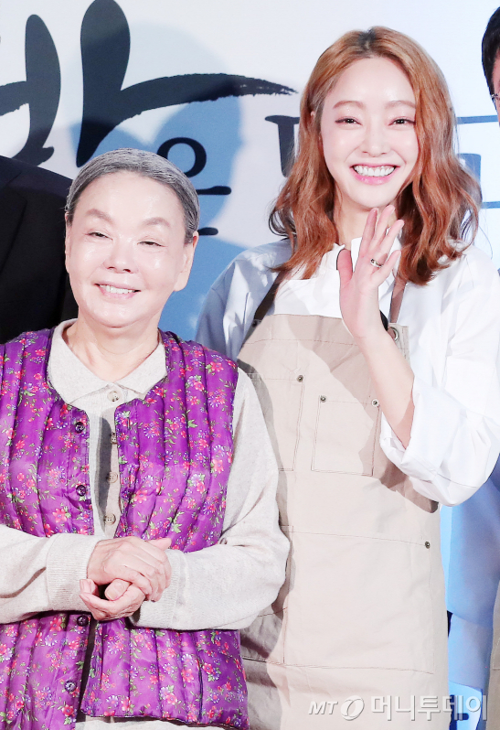 배우 고 김수미와 서효림. 사진은 2019년 SBS플러스 예능 '밥은 먹고 다니냐' 제작발표회. /사진=머니투데이 사진DB