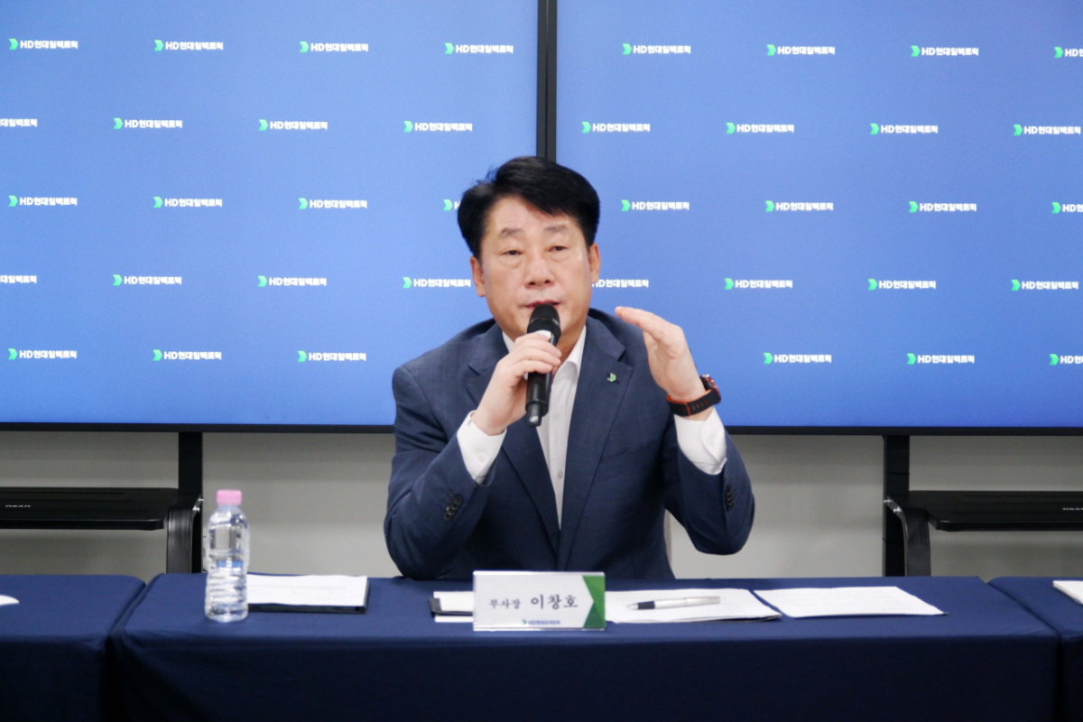 25일 충북 청주 HD현대일렉트릭 배전캠퍼스. 이창호 부사장이 기자간담회에서 취재진 질문에 답변하고 있는 모습./사진제공=HD현대