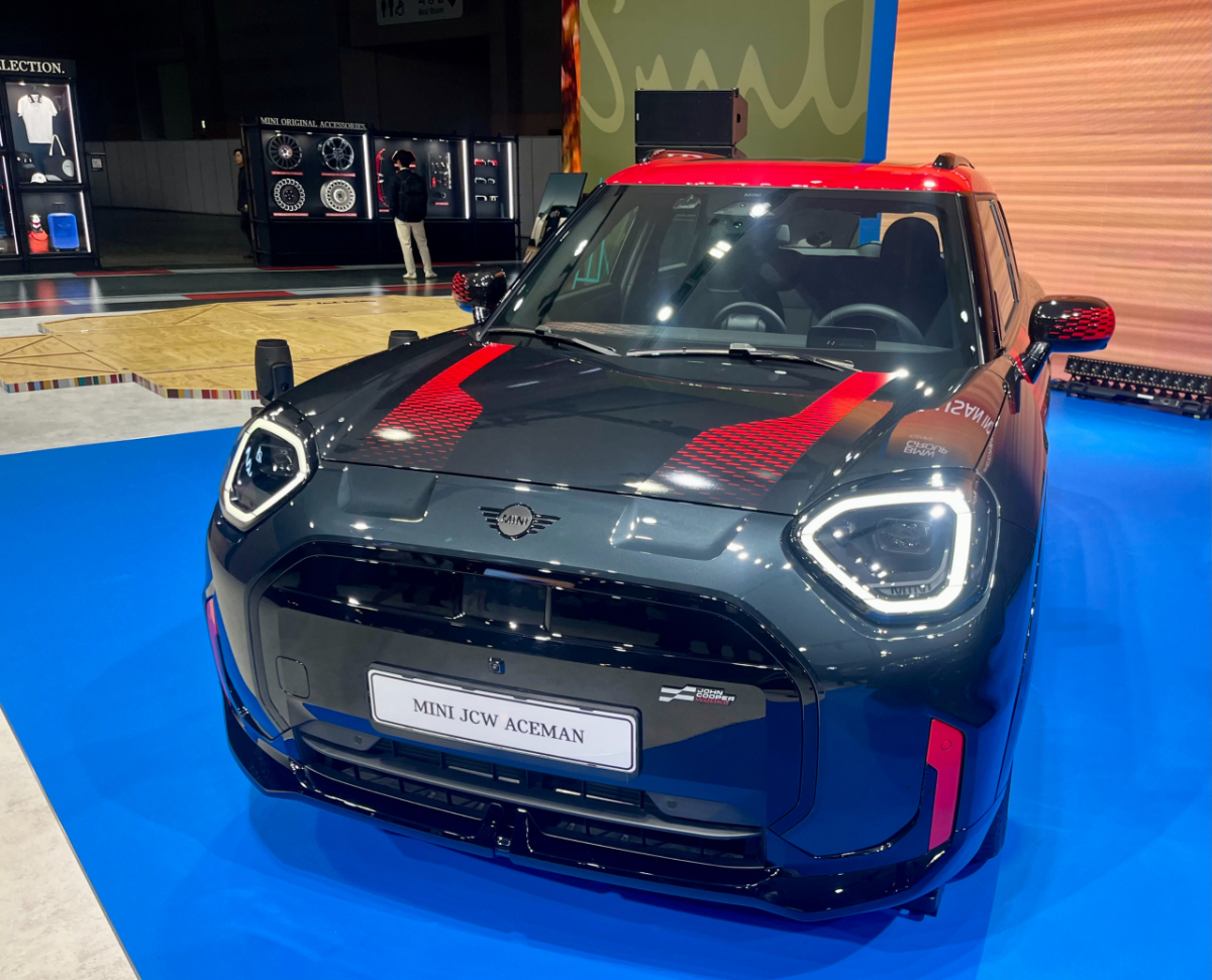 부산모빌리티쇼에 전시된 디 올-일렉트릭 MINI JCW 에이스맨./사진=이정우 기자