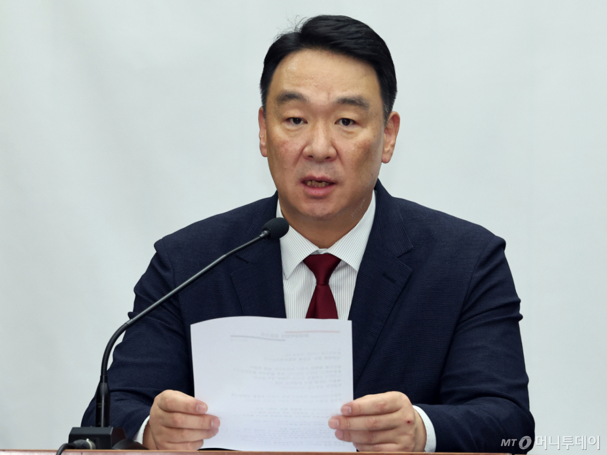 (서울=뉴스1) 황기선 기자 = 정희용 국민의힘 사무총장이 26일 오후 서울 여의도 국회에서 열린 원내대책회의에서 모두발언을 하고 있다.  2026.6.26/뉴스1  Copyright © 뉴스1. All rights reserved. 무단 전재 및 재배포,  AI학습 이용 금지. /사진=(서울=뉴스1) 황기선 기자