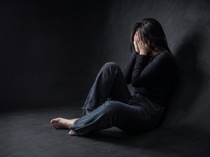 교제 폭력은 연인 사이에서 발생하는 신체적·정서적·성적·경제적 폭력과 협박, 통제 등을 모두 포함하는 범죄다. 그러나 별도의 처벌법은 마련돼 있지 않아 폭행, 상해, 감금, 협박 등 행위별 형법과 개별 법률로 처벌하고 있다. 사진은 기사 내용과 무관한 참고 이미지. /사진=게티이미지뱅크