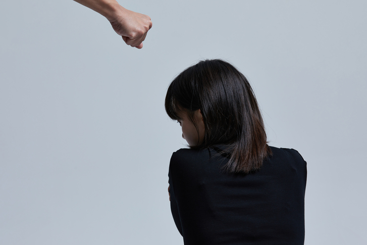 전문가들은 교제 폭력이 반복되는 배경으로 이를 개인 간의 문제로 치부하는 사회적 인식과 미흡한 제도적 대응을 꼽았다. 특히 교제 폭력은 스토킹이나 살인 등 강력 범죄로 이어질 가능성이 높은 만큼 피해자가 위험 신호를 보일 때 국가와 수사기관의 적극적인 초기 개입이 필요하다고 강조했다. 사진은 기사 내용과 무관한 참고 이미지. /사진=게티이미지뱅크