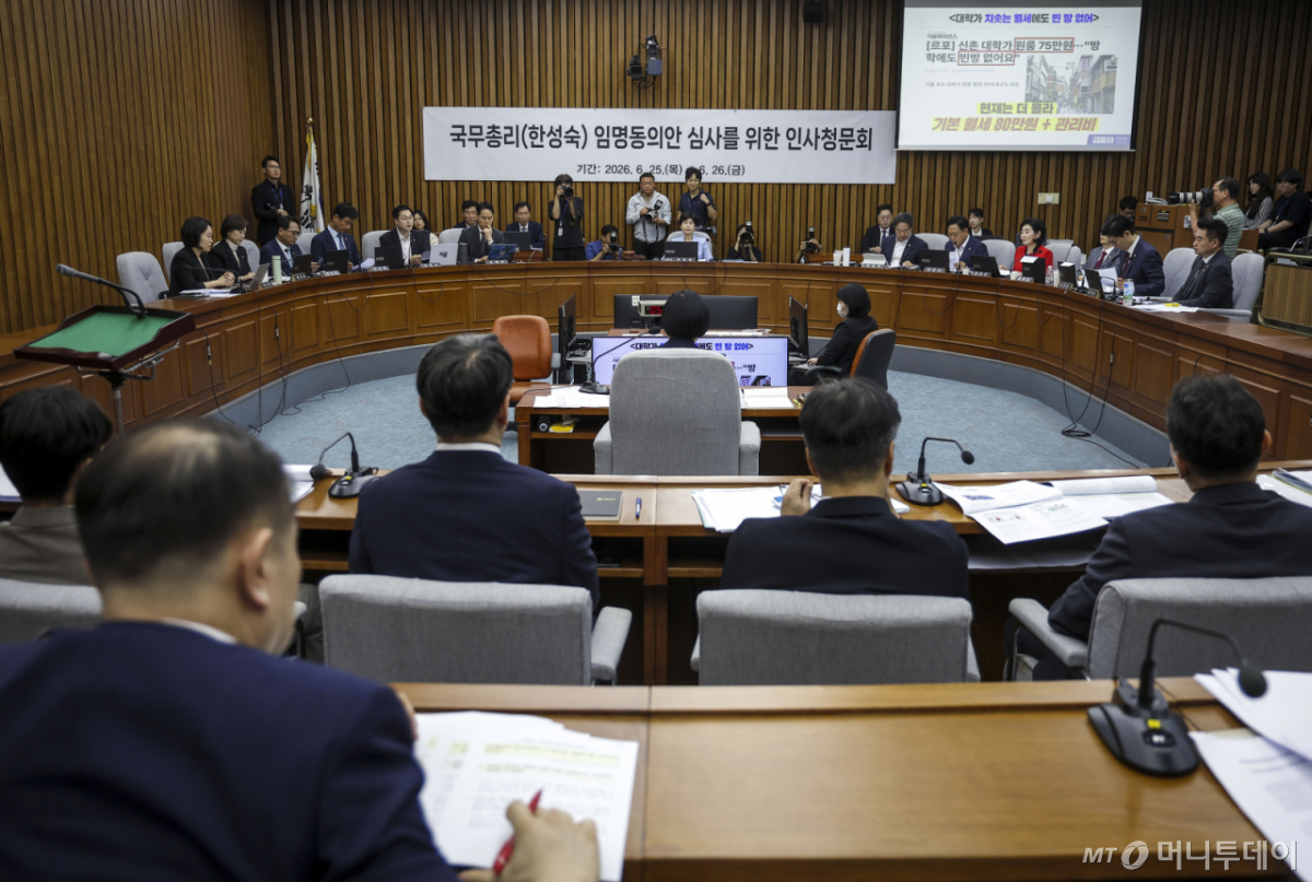 한성숙 국무총리 후보자가 25일 서울 여의도 국회에서 열린 인사청문회에서 질문을 듣고 있다./사진=뉴시스 