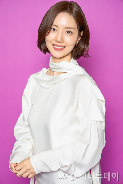영화 '하트맨'(감독 최원섭)의 배우 문채원이  라운드 인터뷰를 위해 포즈를 취하고 있다. /사진제공=롯데엔터테인먼트