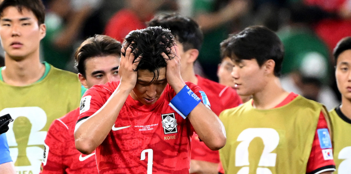 2026 북중미월드컵 A조 3차예선 대한민국 대 남아공 경기가 25일(한국시간) 멕시코 몬테레이 에스타디오 BBVA에서 열렸다.후반전  선제골을 허용하며 남아공에 0-1로 패해 조3위에 머문  대표팀, 아쉬움 가득한 손흥민. /사진=김진경 대기자