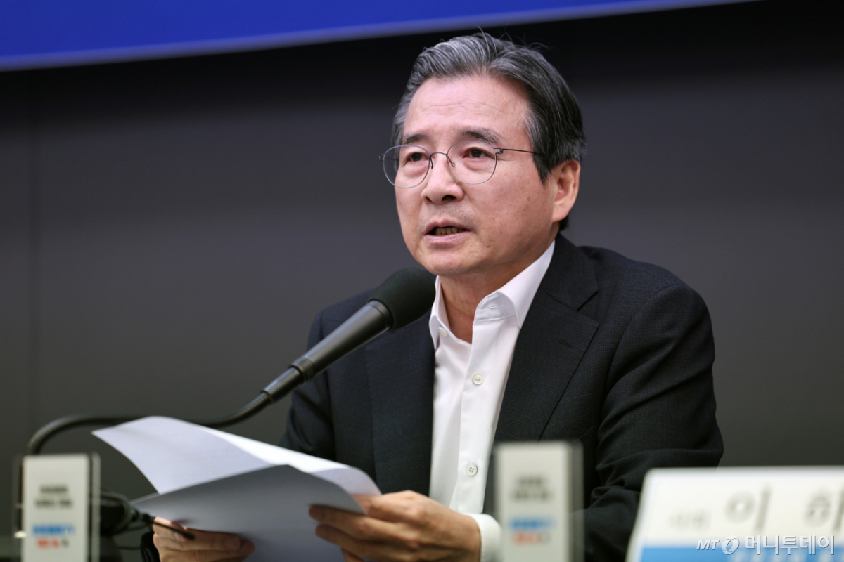 (서울=뉴스1) 구윤성 기자 = 김용범 청와대 정책실장이 24일 서울 중구 한국프레스센터에서 열린 관훈클럽 초청 토론회에서 모두발언을 하고 있다.  2026.6.24/뉴스1  Copyright © 뉴스1. All rights reserved. 무단 전재 및 재배포,  AI학습 이용 금지. /사진=(서울=뉴스1) 구윤성 기자