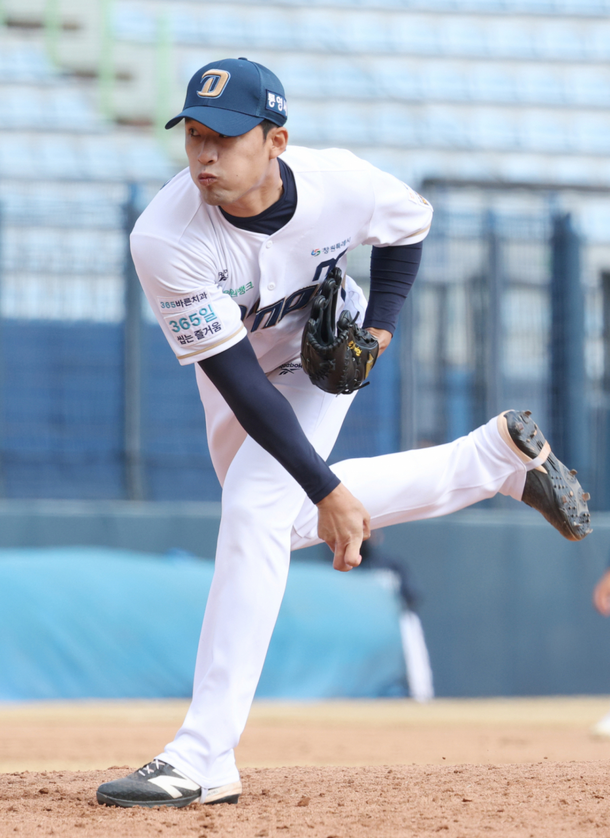 2026 신한 SOL Bank KBO리그 시범경기 NC 다이노스 대 LG 트윈스 경기가 13일 경남 창원시 마산야구장에서 열렸다.  NC 류진욱이 역투하고 있다. /사진=김진경 kim.jinkyung@