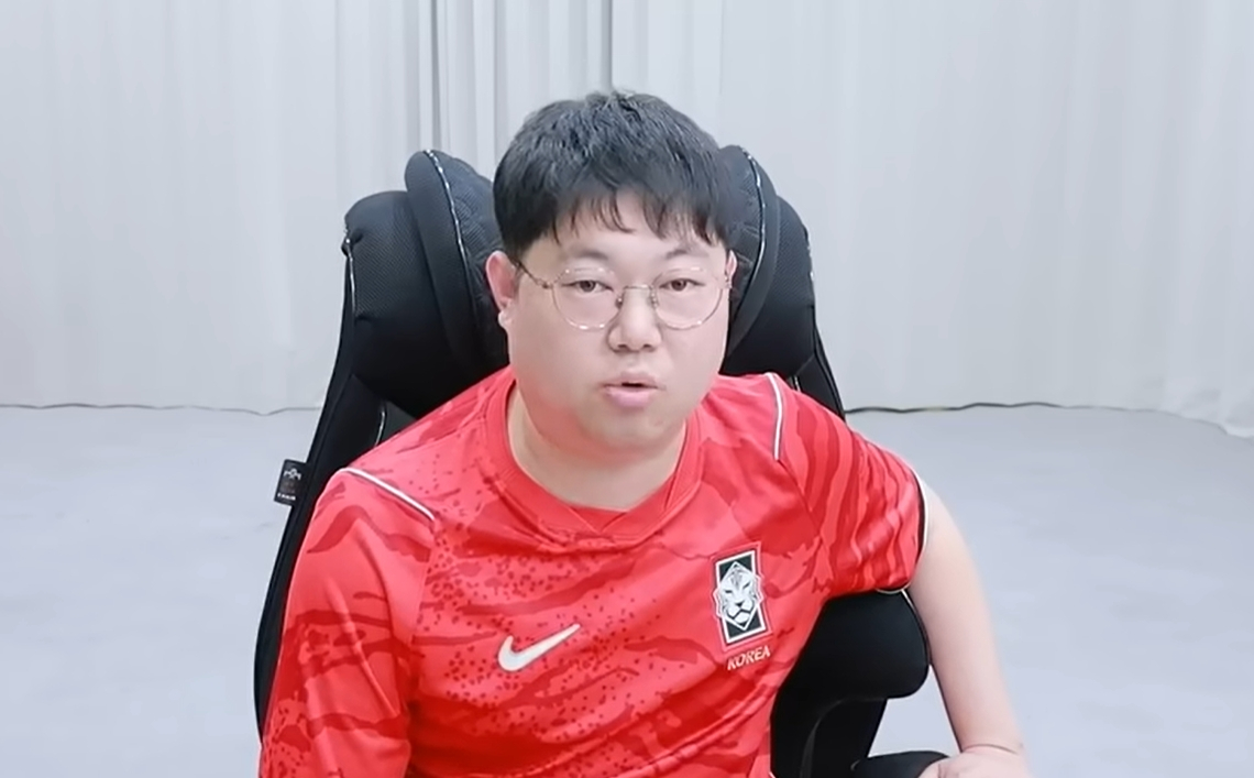 축구 크리에이터 감스트가 홍명보 감독의 자진 사퇴를 강력히 요구했다./사진=유튜브 갈무리