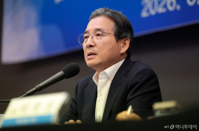 [서울=뉴시스] 김선웅 기자 = 김용범 대통령비서실 정책실장이 24일 서울 중구 한국프레스센터에서 열린 관훈토론회에서 모두발언을 하고 있다. 2026.06.24. mangusta@newsis.com /사진=김선웅