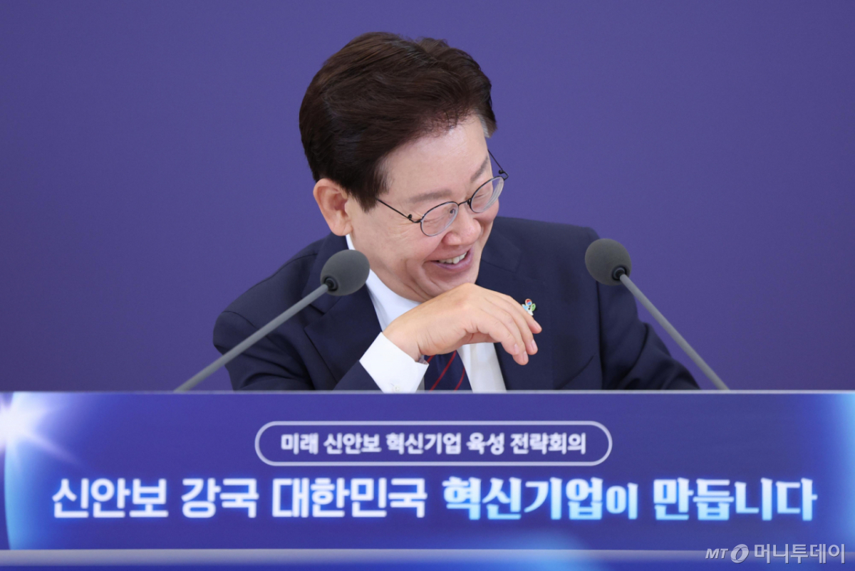 [서울=뉴시스] 최동준 기자 = 이재명 대통령이 26일 청와대에서 열린 미래 신안보 혁신기업 육성 전략회의에서 발언하고 있다. 2026.06.26. photocdj@newsis.com /사진=류현주