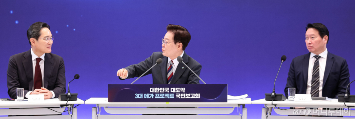 [서울=뉴시스] 조성봉 기자 = 이재명 대통령이 29일 청와대 영빈관에서 열린 ‘대한민국 대도약 3대 메가프로젝트 국민보고회’에서 발언하고 있다. 2026.06.29. suncho21@newsis.com /사진=