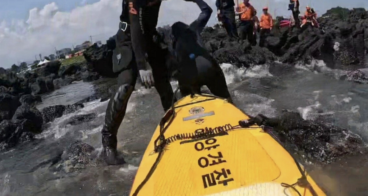 해경 구조 모습/사진=서귀포해경 제공
