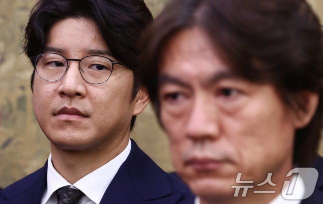 박주호(왼쪽)와 홍명보 감독. /사진=뉴스1