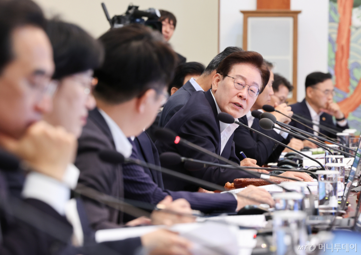 (서울=뉴스1) 이재명 기자 = 이재명 대통령이 30일 청와대에서 열린 국무회의 겸 비상경제점검회의에서 발언하고 있다. 2026.6.30/뉴스1  Copyright © 뉴스1. All rights reserved. 무단 전재 및 재배포,  AI학습 이용 금지. /사진=(서울=뉴스1) 이재명 기자