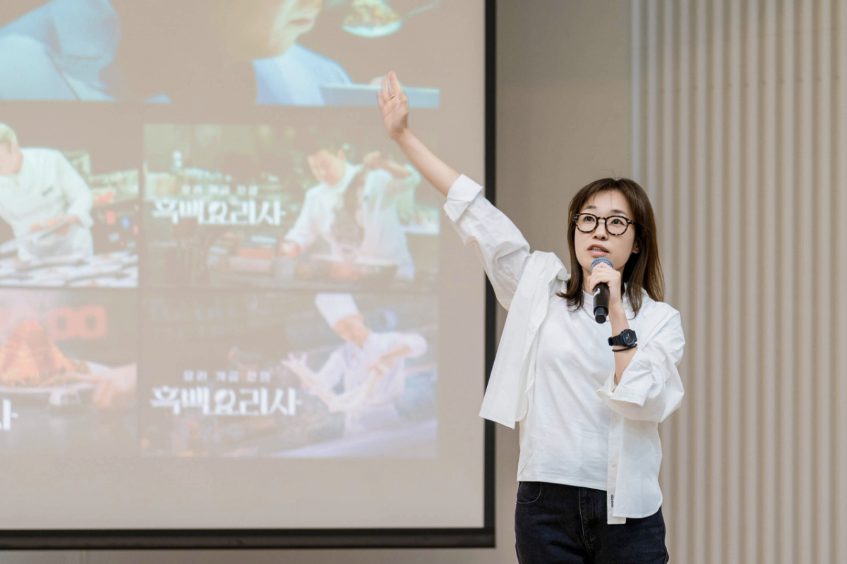 발표를 진행하는 이강이 넷플릭스 한국 프로덕트 머천다이징 부문 디렉터/사진제공=넷플릭스