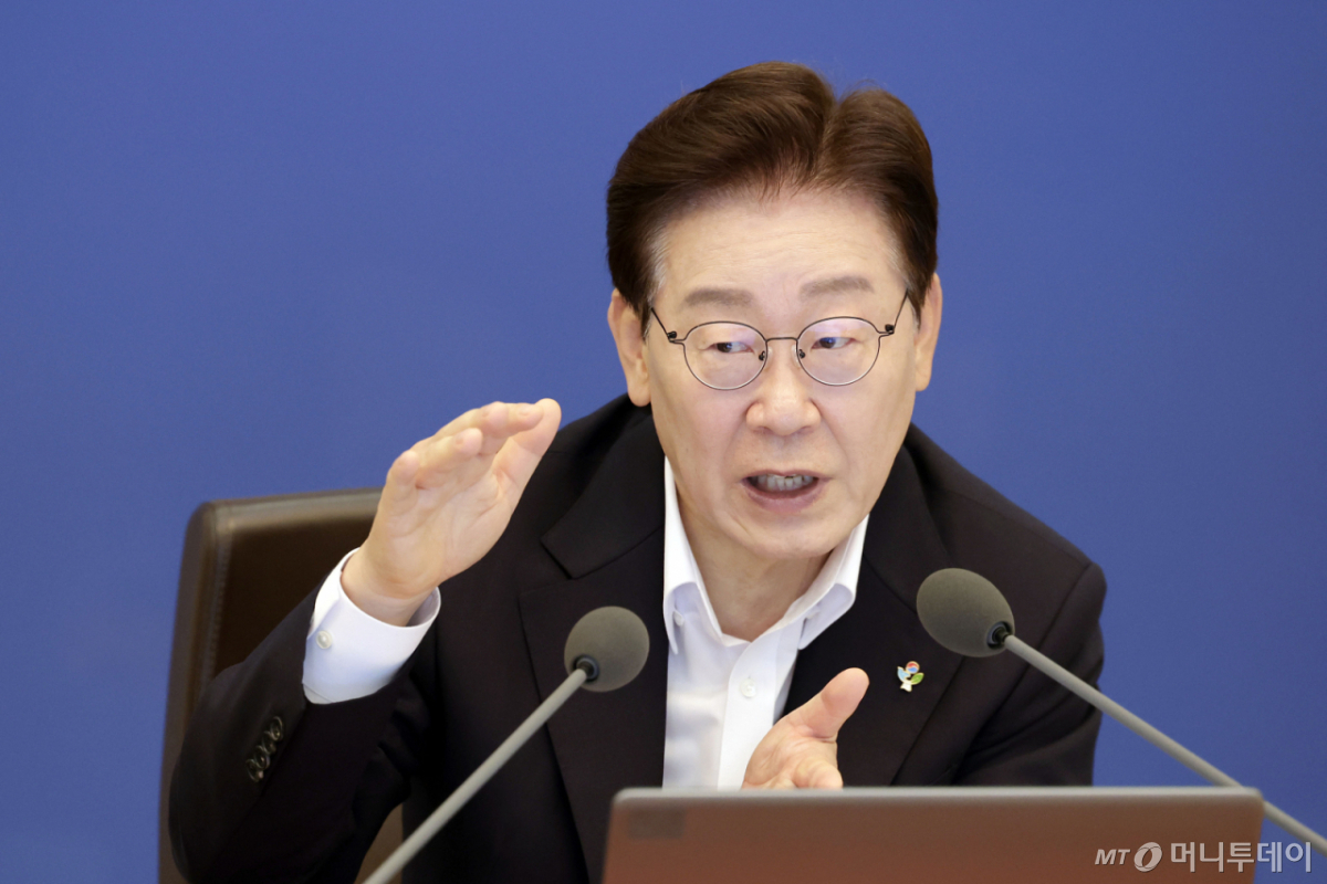 [서울=뉴시스] 최동준 기자 = 이재명 대통령이 30일 청와대에서 열린 국무회의 겸 비상경제점검회의에서 발언하고 있다. 2026.06.30. photocdj@newsis.com /사진=최동준