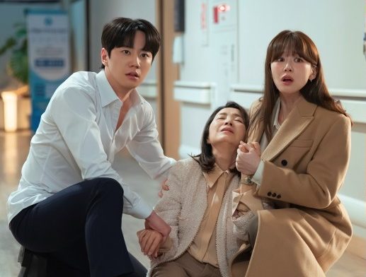 '신입사원 강회장' 스틸 컷 / 사진=SLL, 코퍼스코리아