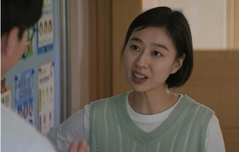 넷플릭스 '참교육'에서 악성민원인을 연기했던 학부모 우진 엄마 장면./사진=넷플릭스 드라마 참교육