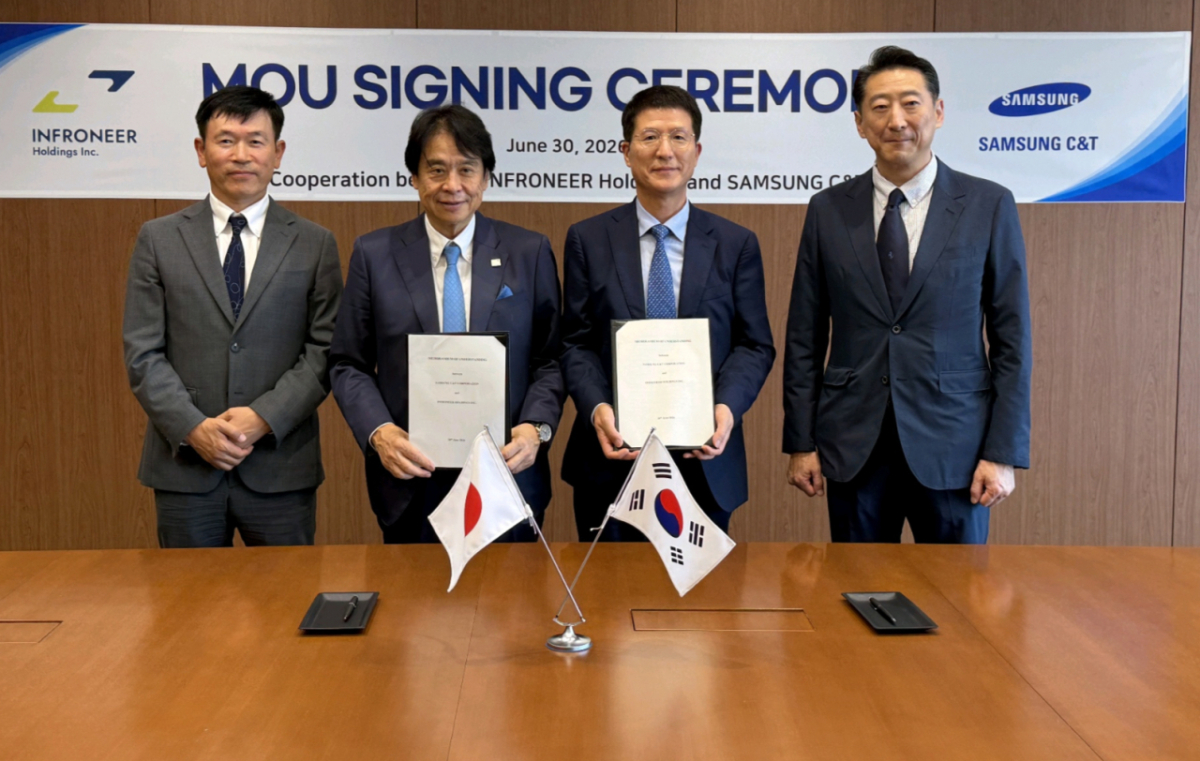 지난달 30일 일본 도쿄 인프로니아 홀딩스 본사에서 열린 삼성물산-인프로니아 홀딩스 업무협약식에서 관계자들이 기념촬영을 하고 있다. 왼쪽부터 나승일 삼성물산 동경지점 상무, 키베 카즈나리 인프로니아 홀딩스 대표집행임원 사장, 오세철 삼성물산 대표이사 사장, 마에다 소지 마에다건설공업 대표이사 사장/사진제공=삼성물산