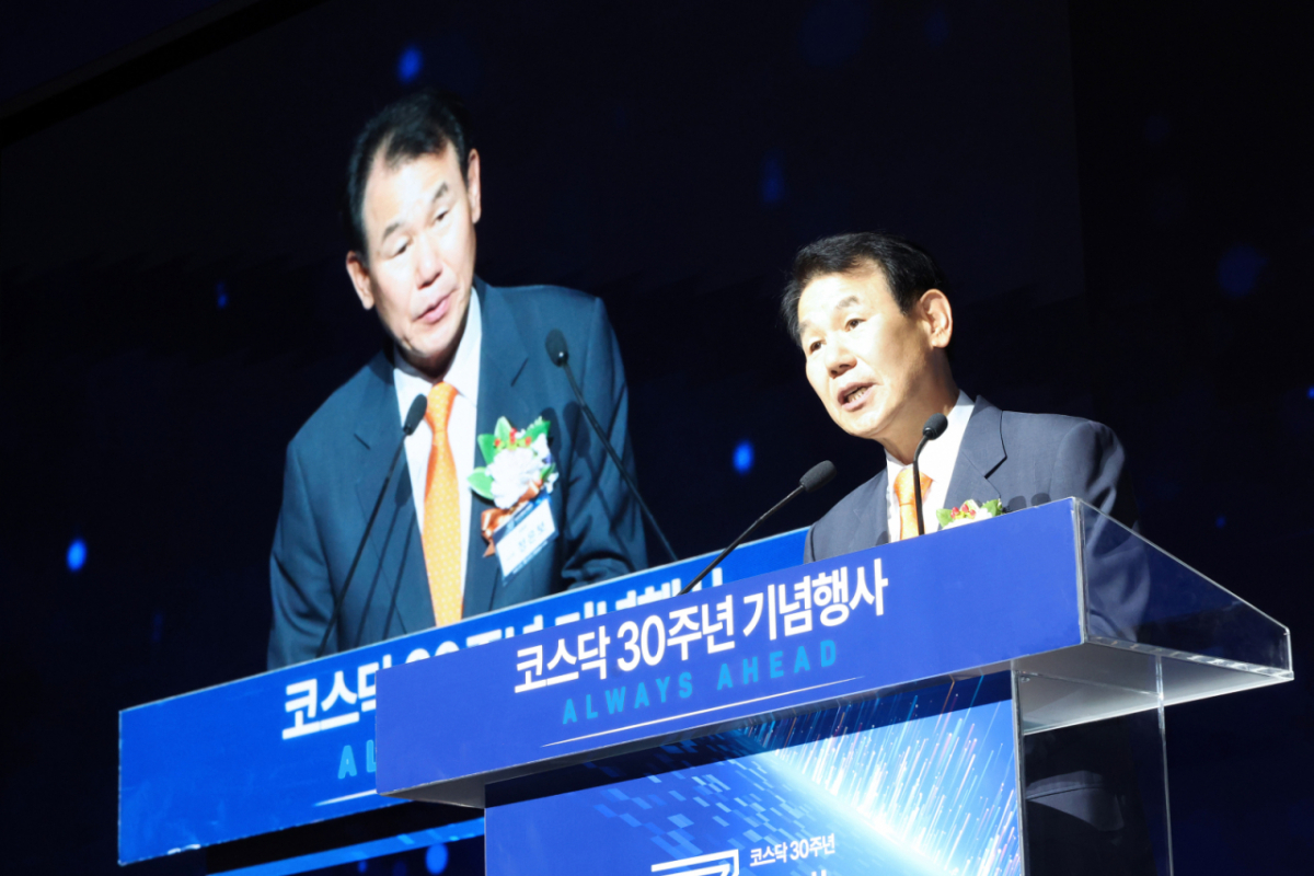 정은보 한국거래소 이사장이 1일 서울 여의도 콘래드호텔에서 열린 코스닥시장 개설 30주년 기념식에서 발언하고 있다./사진제공=한국거래소