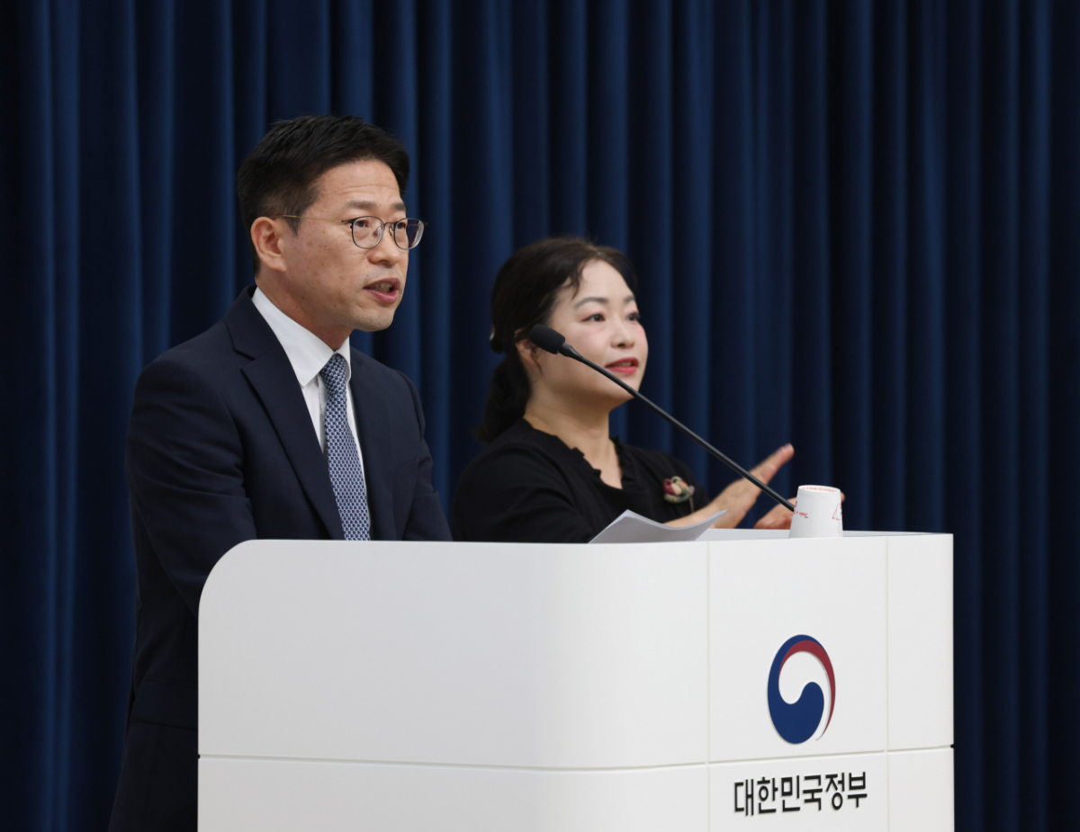 박성희 인사혁신처 인사혁신국장이 1일 정부세종청사에서 '5급 조기 승진제' 공개경쟁 승진시험 첫 시행 공고와 관련해 브리핑을 하고 있다. /사진제공=인사혁신처