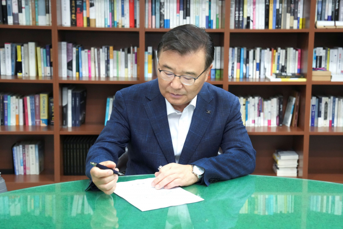 류경기 서울 중랑구청장이 민선9기 첫 공식 결재로 '서울특별시 중랑구 교육공동체 활성화 지원 조례' 제정을 추진했다. /사진제공=서울 중랑구